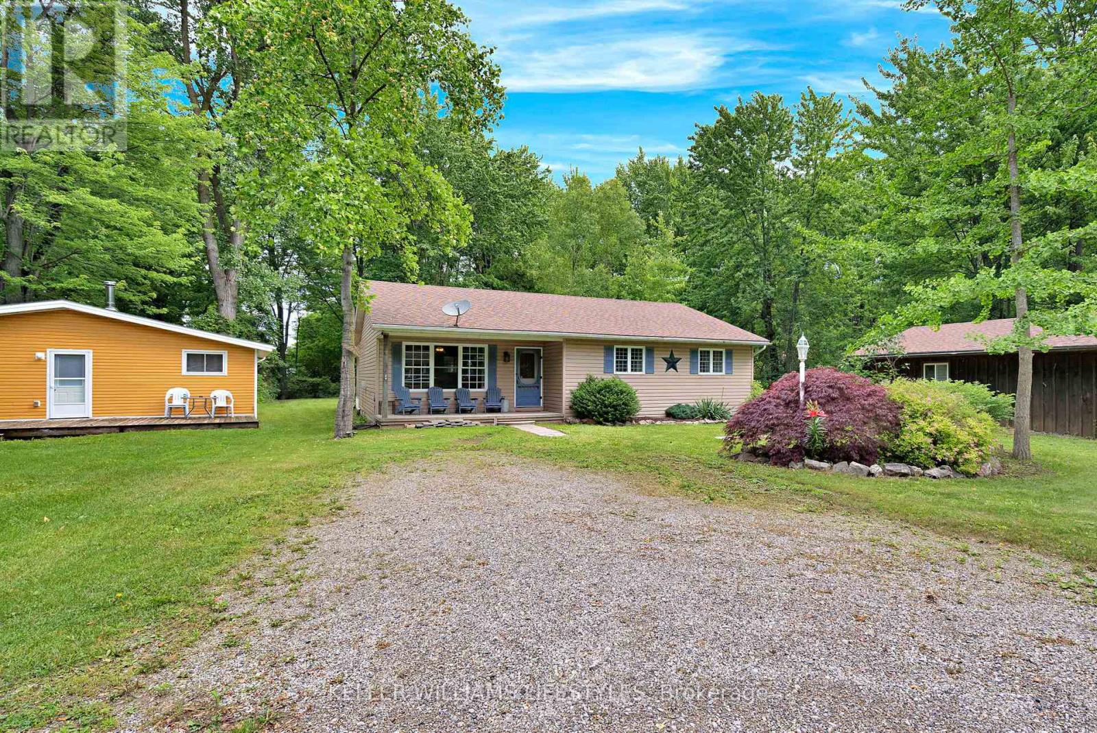 6238 London Road, Lambton Shores, Ontario  N0N 1J0 - Photo 2 - X13468842