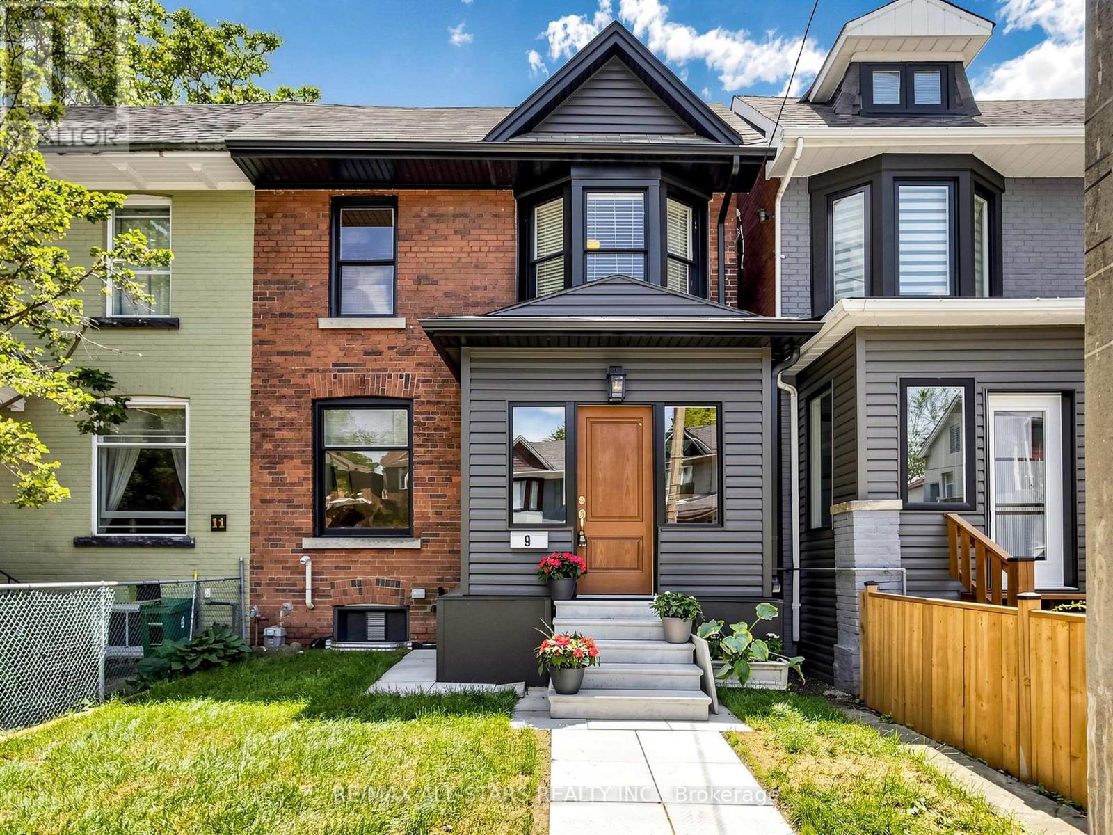 9 CHERRY NOOK GARDENS, Toronto, Ontario