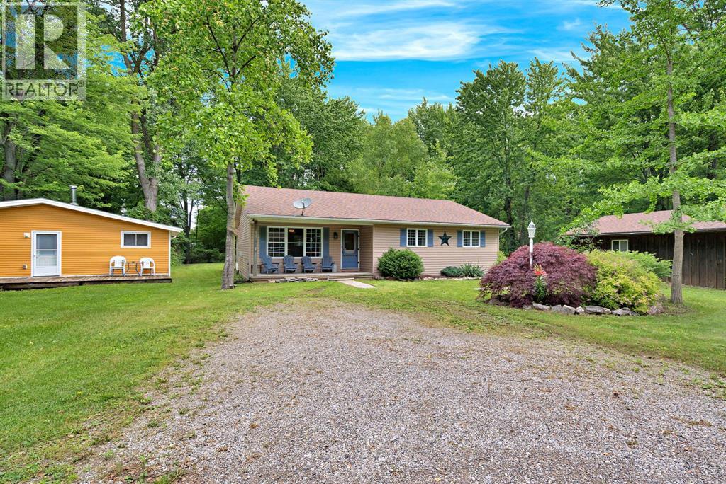 6238 London Road, Lambton Shores, Ontario  N0N 1J0 - Photo 2 - 26014447