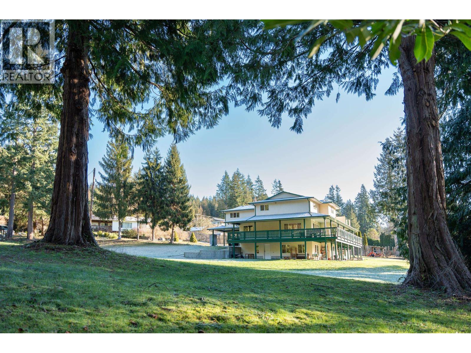 2562 Miles Road, Roberts Creek, British Columbia  V0N 2W4 - Photo 2 - R3137926