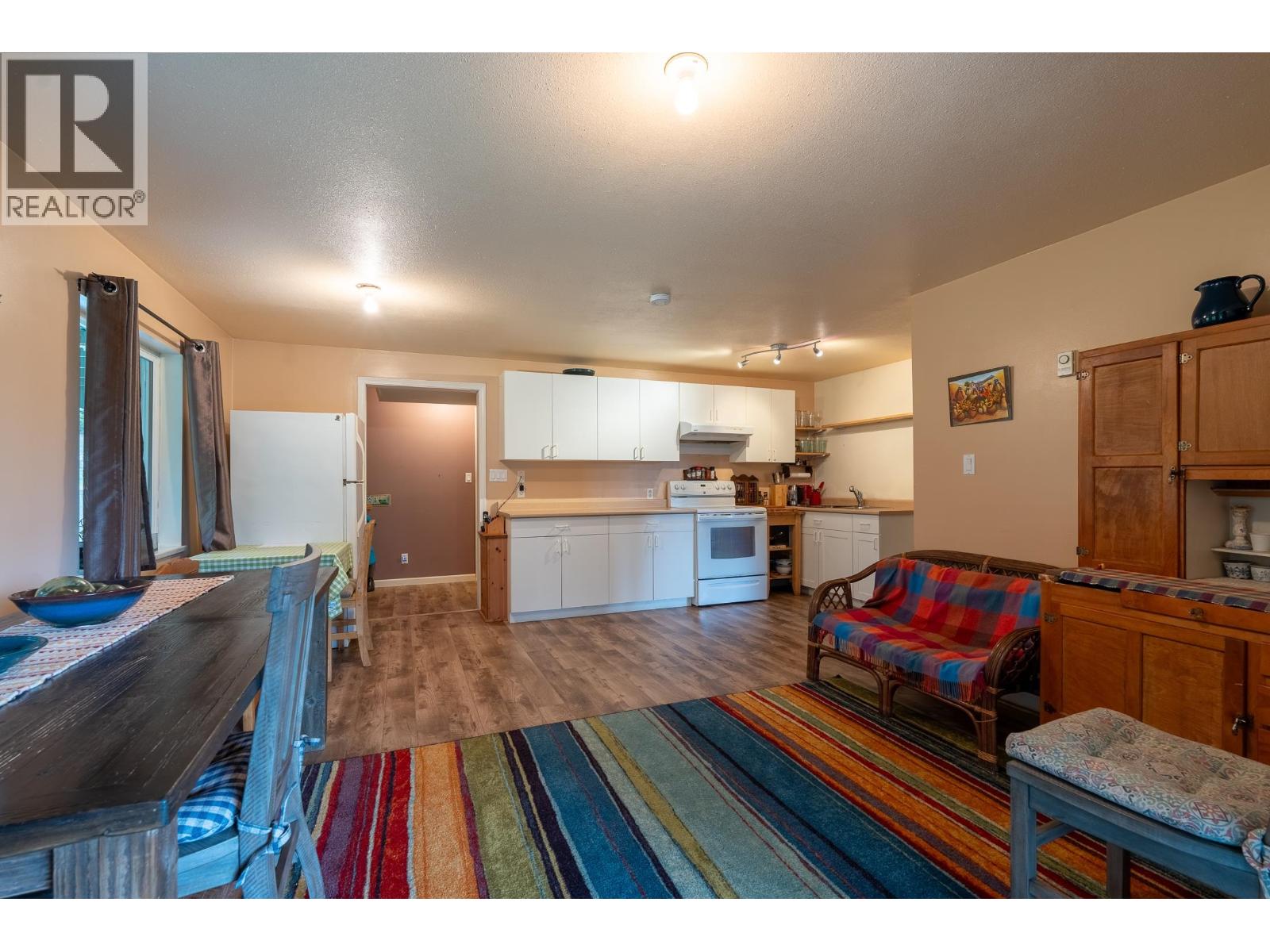 2562 Miles Road, Roberts Creek, British Columbia  V0N 2W4 - Photo 31 - R3137926