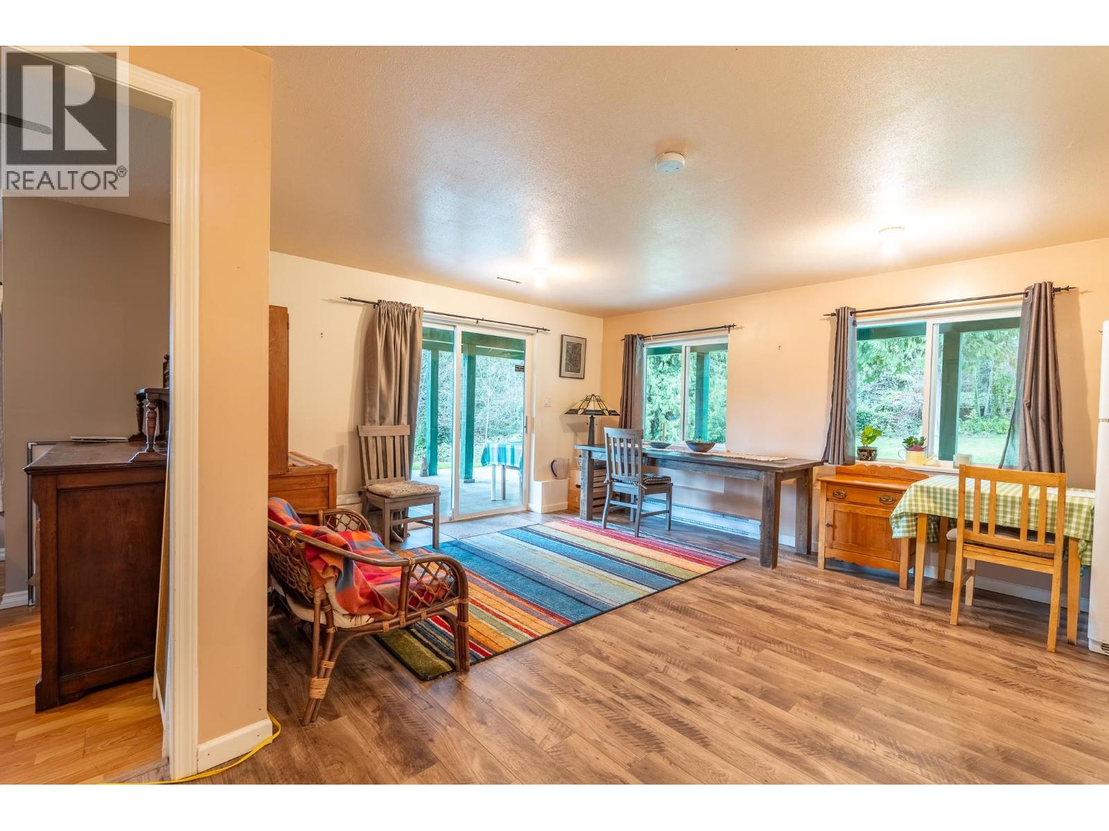2562 Miles Road, Roberts Creek, British Columbia  V0N 2W4 - Photo 33 - R3137926