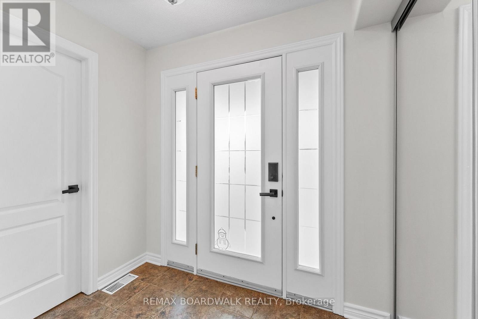 66 Short Road, Arnprior, Ontario K7S 3X9 - Photo 4 - X13468962
