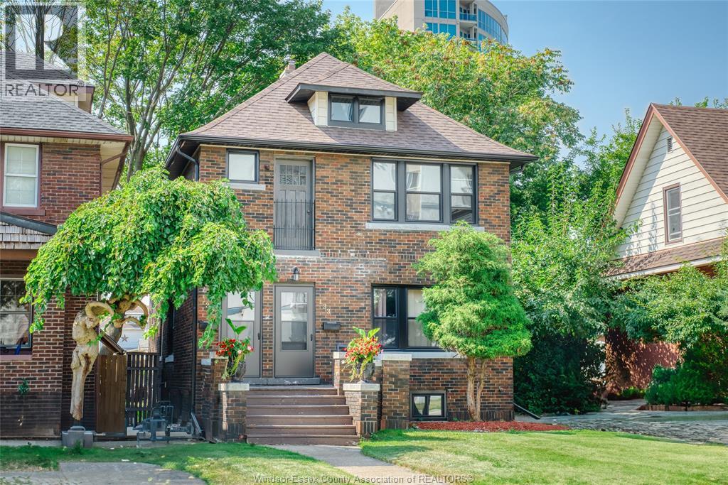 135 OAK STREET, windsor, Ontario