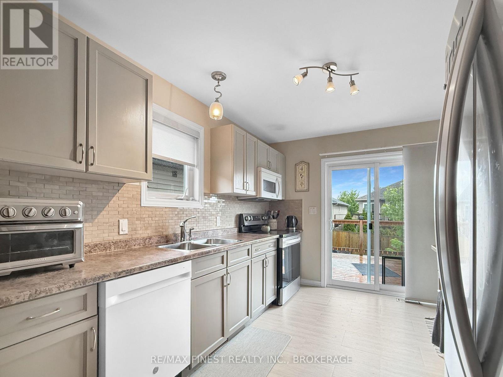 119 Hogan Crescent, Loyalist, Ontario  K7N 0A6 - Photo 11 - X13468886