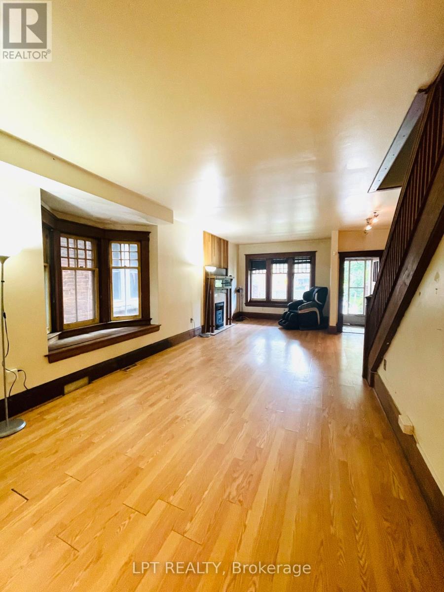 326 Beech Avenue, Toronto, Ontario  M4E 3J3 - Photo 4 - E13468882