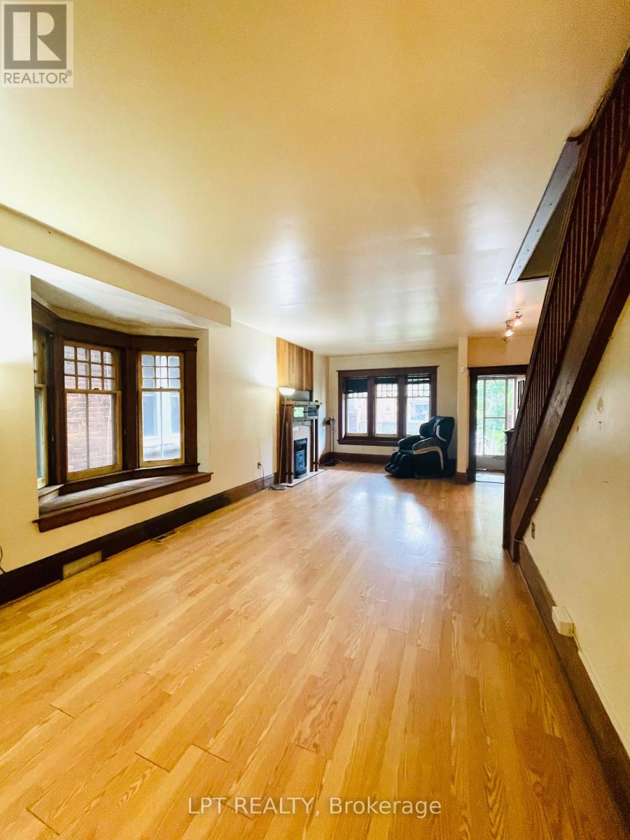 326 Beech Avenue, Toronto, Ontario  M4E 3J3 - Photo 5 - E13468882
