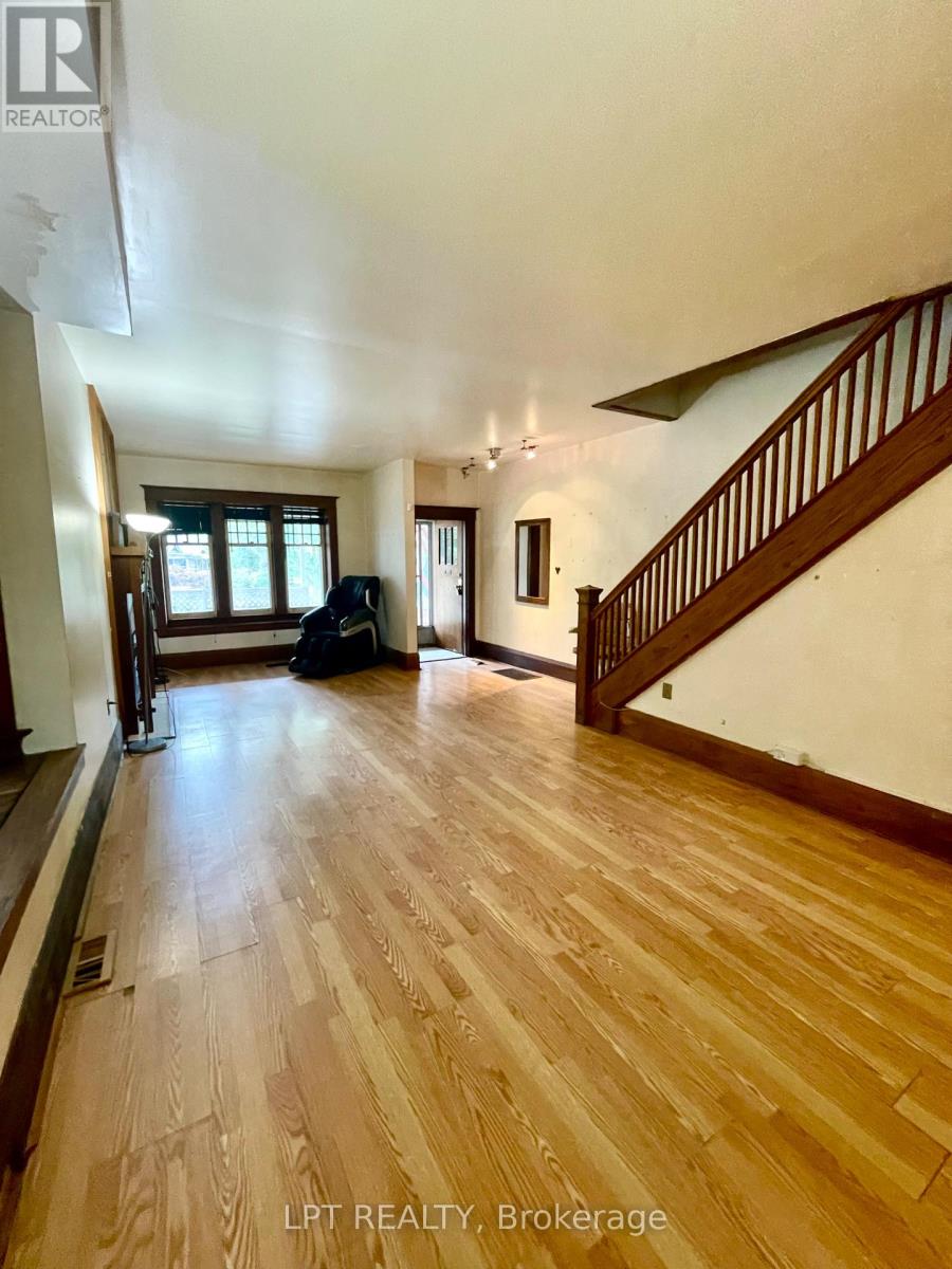 326 Beech Avenue, Toronto, Ontario  M4E 3J3 - Photo 6 - E13468882