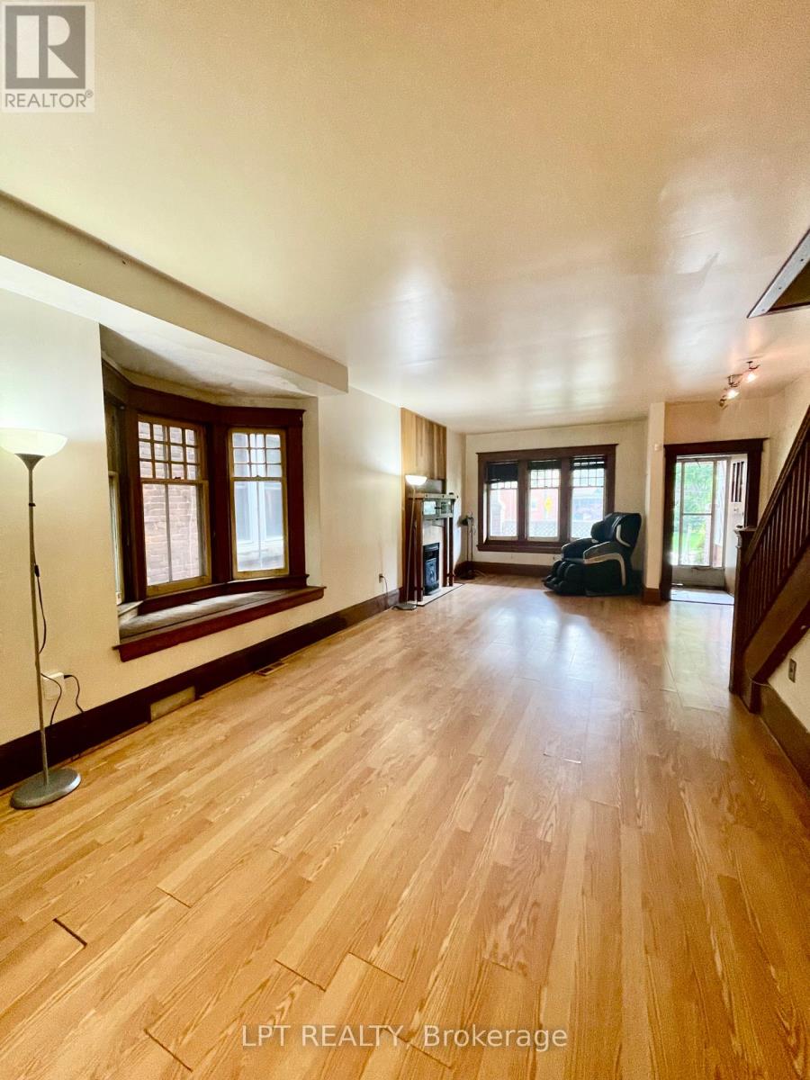 326 Beech Avenue, Toronto, Ontario  M4E 3J3 - Photo 7 - E13468882