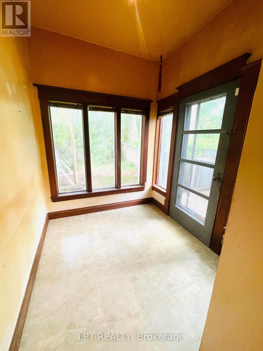 326 Beech Avenue, Toronto, Ontario  M4E 3J3 - Photo 9 - E13468882