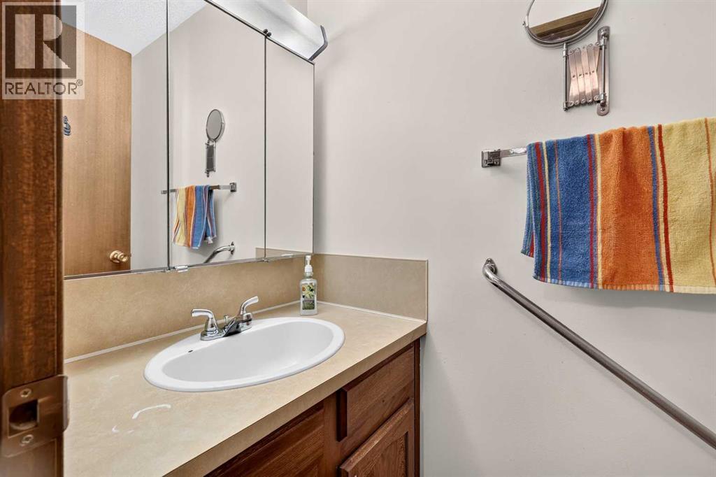 296 Templeton Circle NE, Calgary, Alberta  T1Y 5R5 - Photo 25 - A2320806