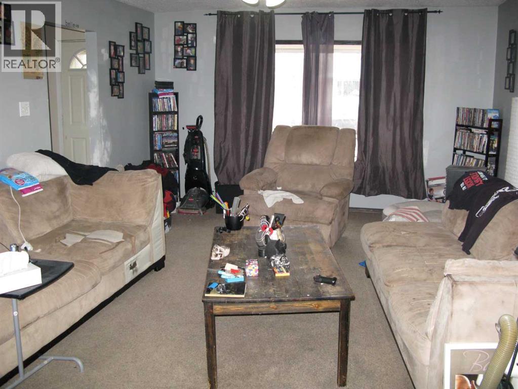 216 1 Street E, Duchess, Alberta  T0J 0Z0 - Photo 2 - A2294427