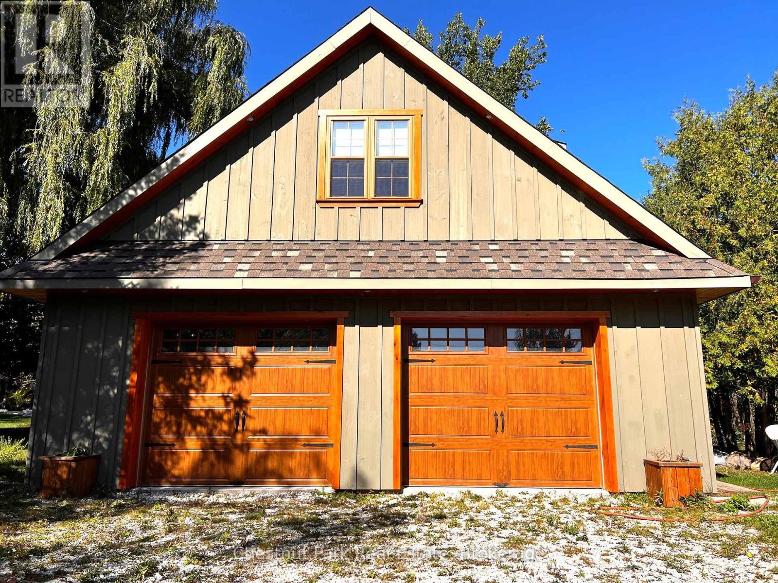 115 Tyrolean Lane, Blue Mountains, Ontario  L9Y 0N7 - Photo 2 - X13468990
