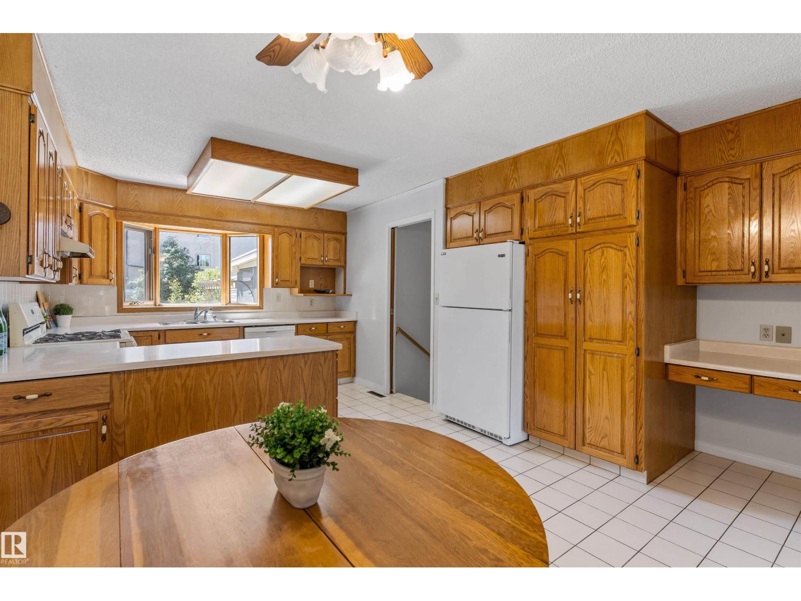 37 Leon Pl, St. Albert, Alberta  T8N 1X6 - Photo 7 - E4494753