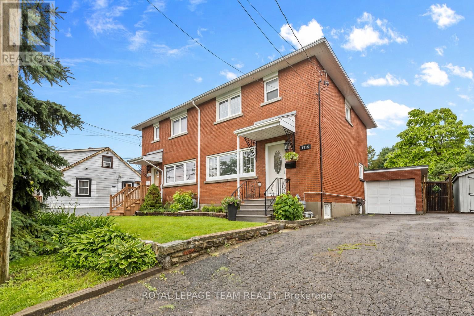 1215 EMPEROR AVENUE, Ottawa, Ontario