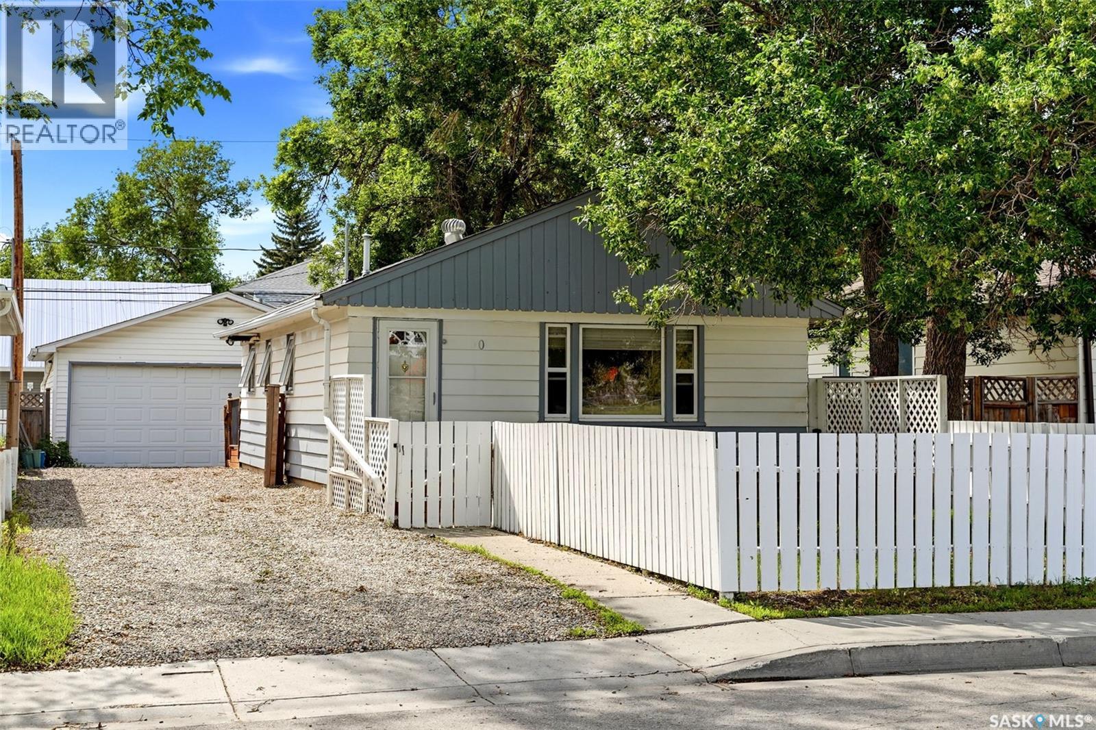 1860 Alexandra Street, Regina, Saskatchewan  S4T 4P3 - Photo 1 - SK040132