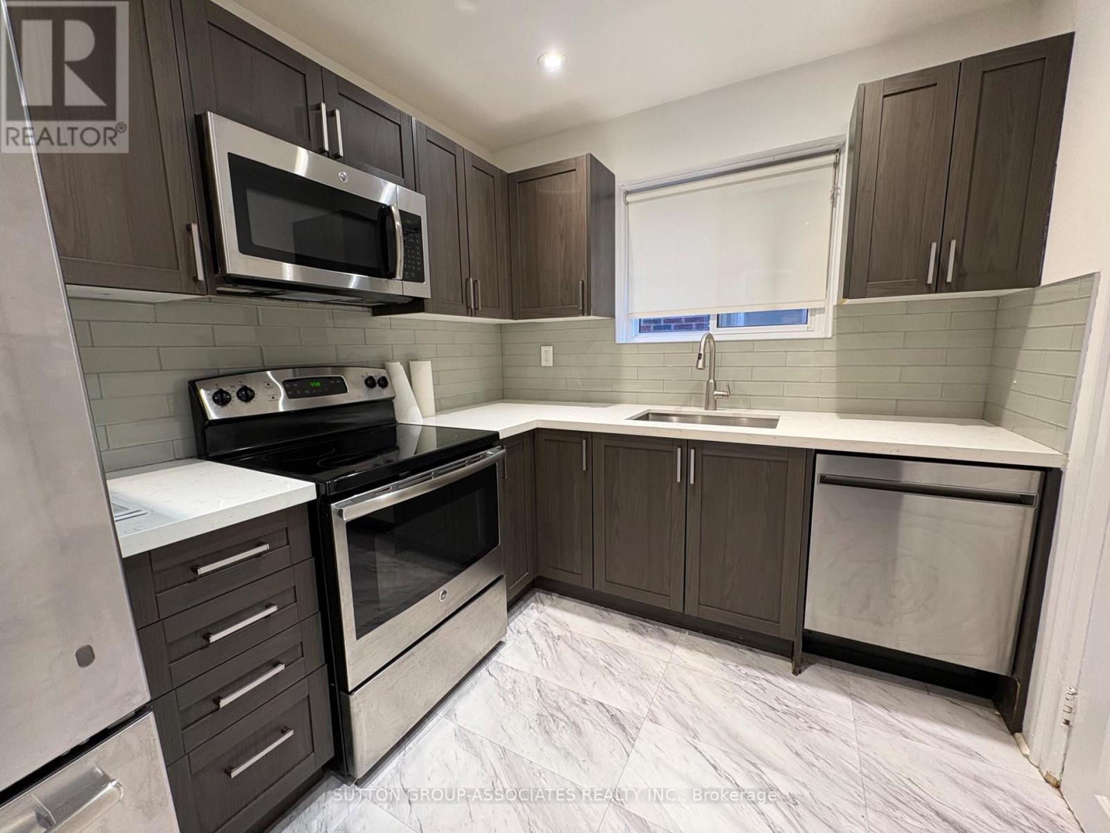 Main - 101 Burnside Drive, Toronto, Ontario  M6G 2M9 - Photo 10 - C13469138