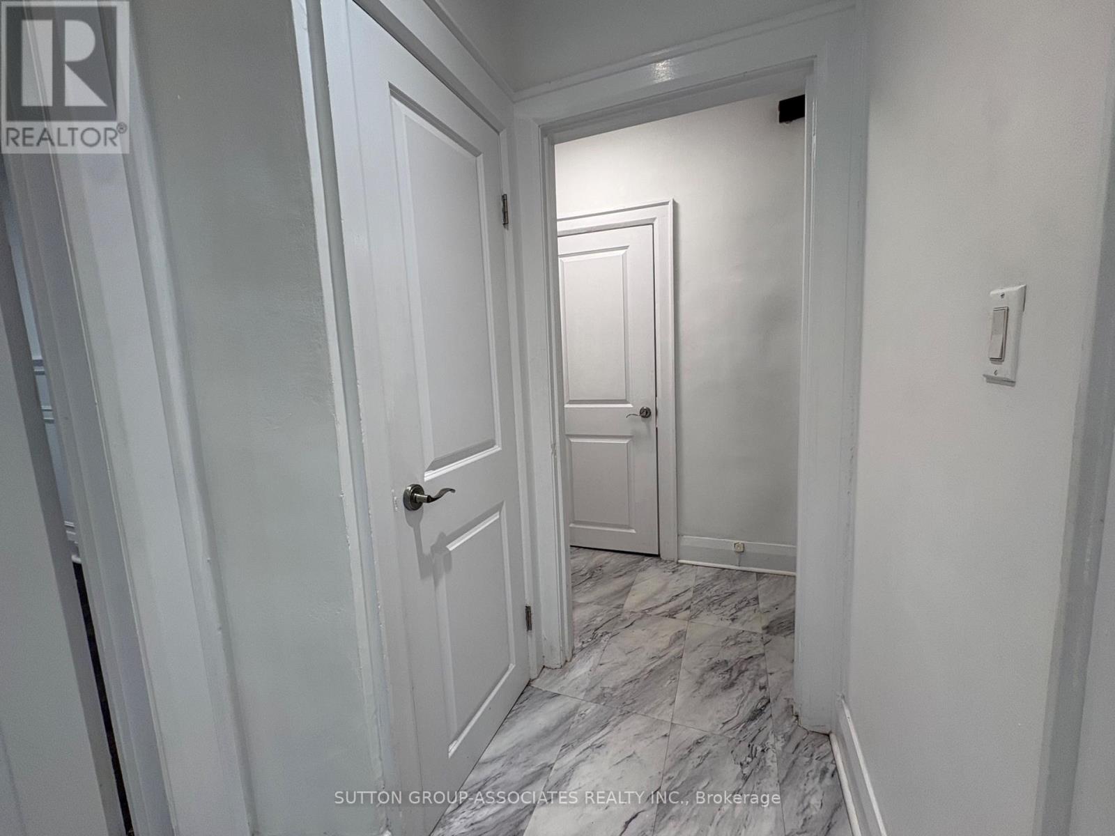 Main - 101 Burnside Drive, Toronto, Ontario  M6G 2M9 - Photo 12 - C13469138
