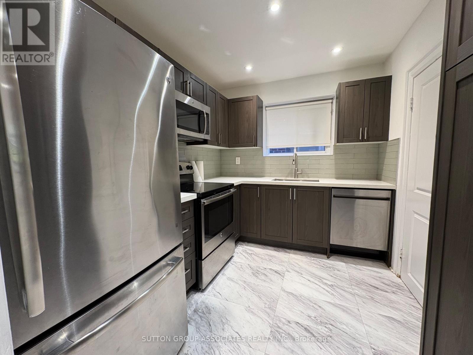 Main - 101 Burnside Drive, Toronto, Ontario  M6G 2M9 - Photo 9 - C13469138