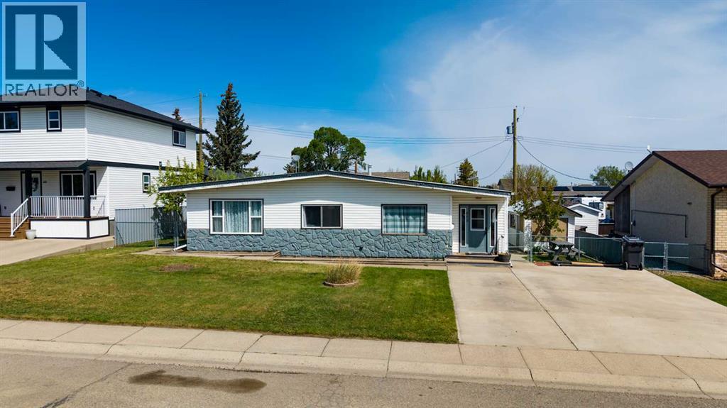 605 50 Avenue, Coalhurst, Alberta  T0L 0V0 - Photo 2 - A2313782
