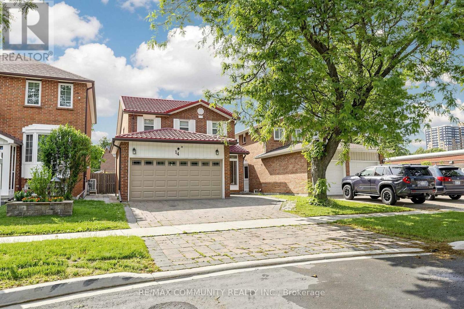 <div class="slider-price">$1,299,000</div><p>14 Presidents Court, Toronto, Ontario</p>