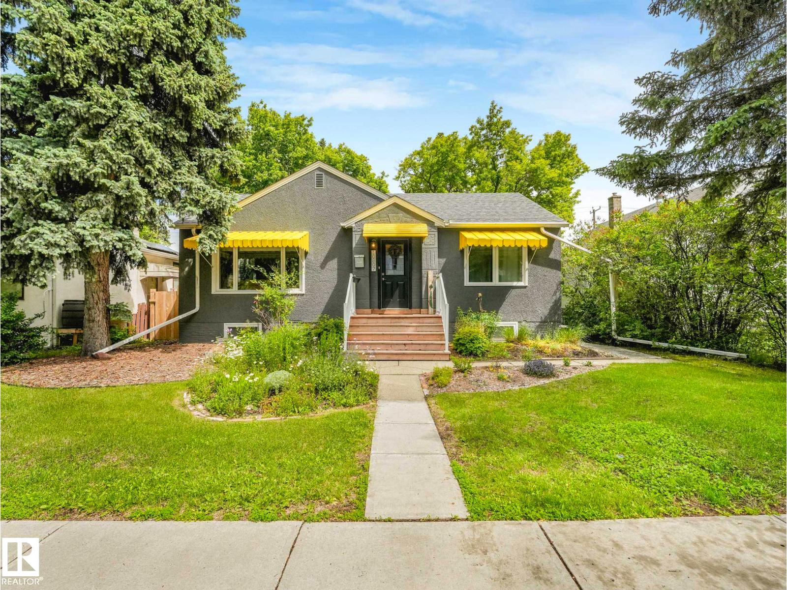 10807 135 St NW, Edmonton, Alberta  T5M 1J8 - Photo 2 - E4494763