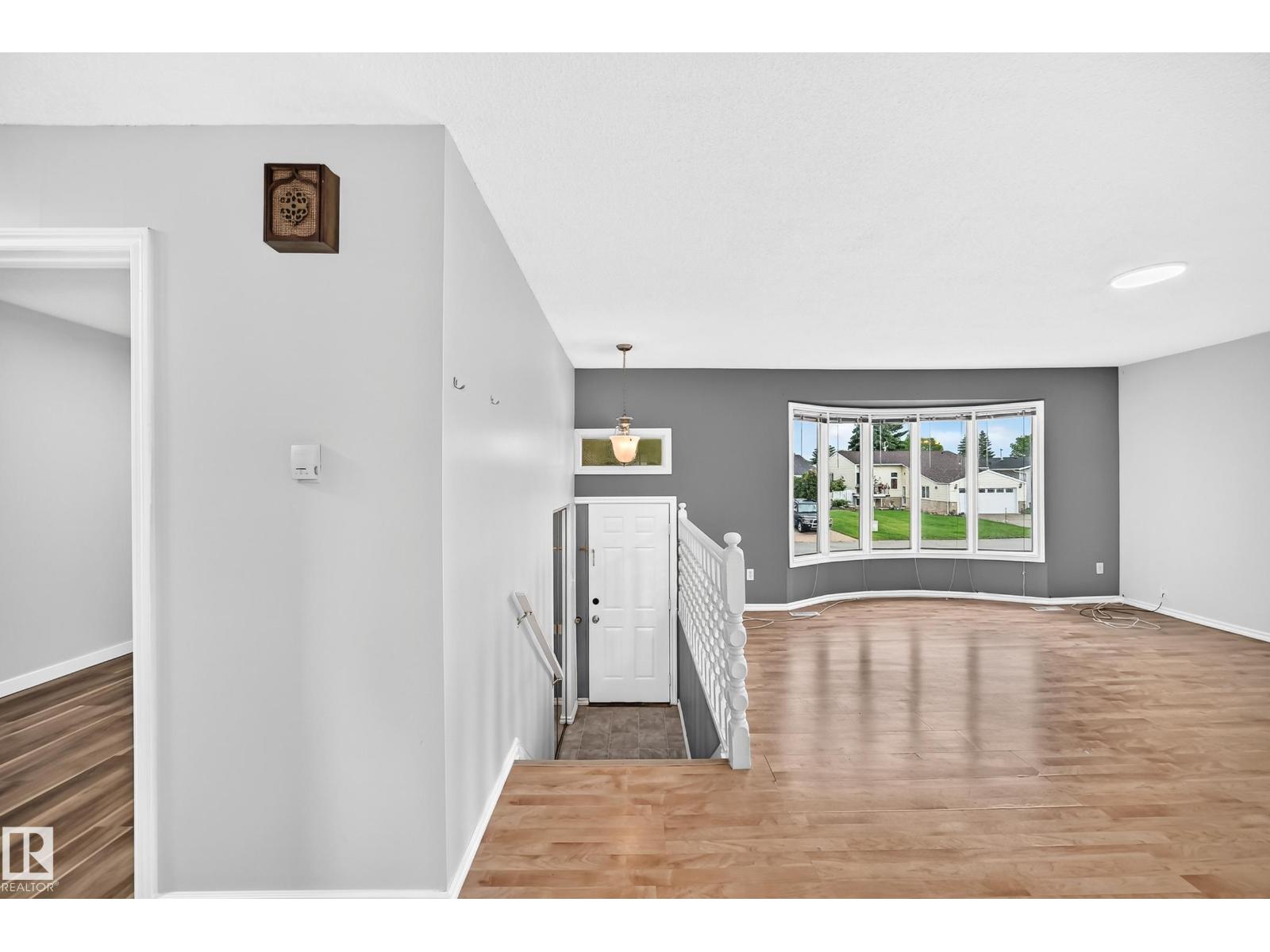 1103 56 St NW, Edmonton, Alberta  T6L 1Y4 - Photo 3 - E4494766