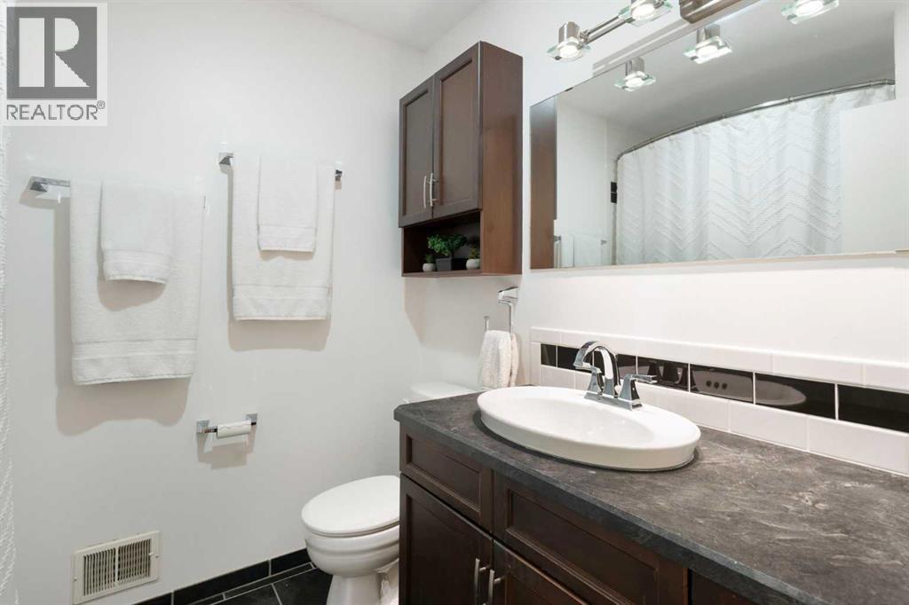 5032 Vanstone Crescent Nw, Calgary, Alberta  T3A 0V9 - Photo 23 - A2318910