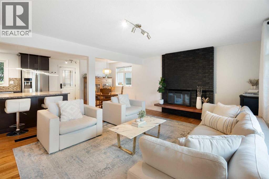 5032 Vanstone Crescent Nw, Calgary, Alberta  T3A 0V9 - Photo 4 - A2318910