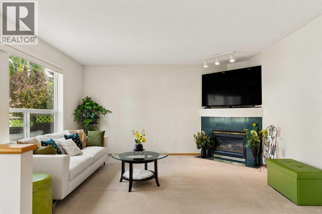 72 Douglas Glen Heights Se, Calgary, Alberta  T2Z 3T5 - Photo 2 - A2322067