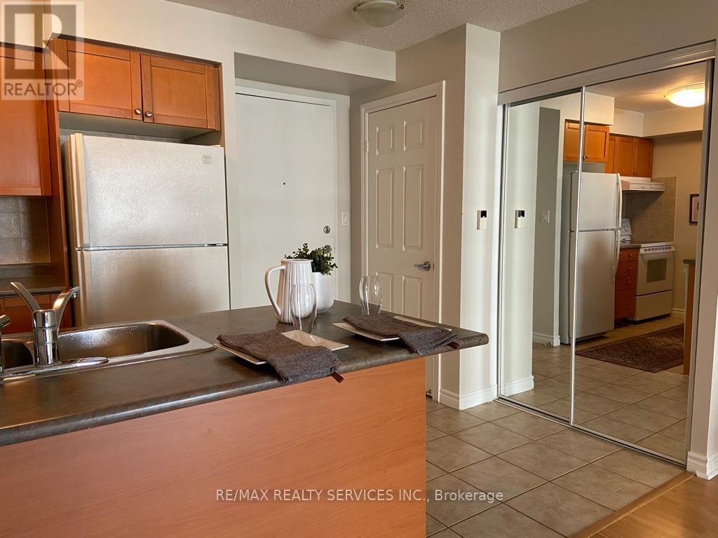 718 - 3880 Duke Of York Boulevard, Mississauga, Ontario  L5B 4M7 - Photo 5 - W13469006
