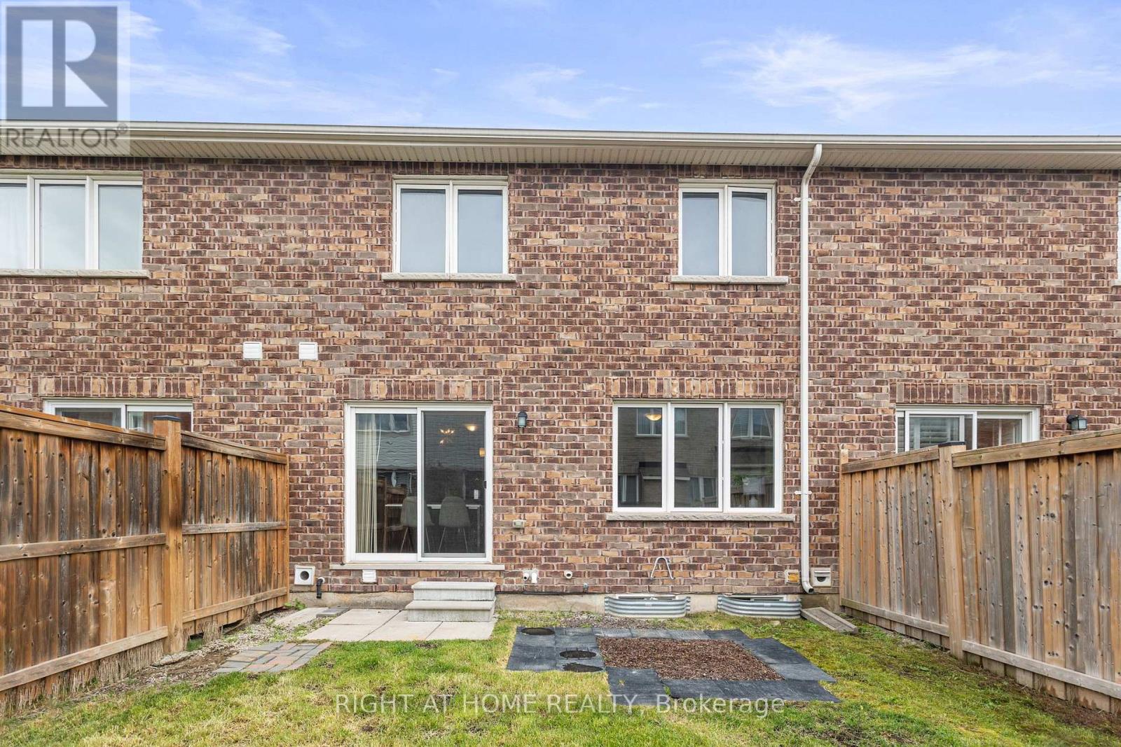 1550 Gainer Crescent, Milton, Ontario  L9T 8Y3 - Photo 7 - W13469198
