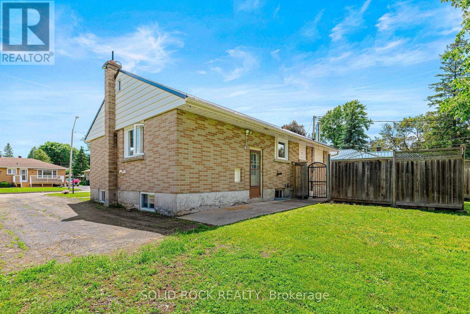 56 Bramshot Avenue, Brockville, Ontario  K6V 1Y8 - Photo 2 - X13469232