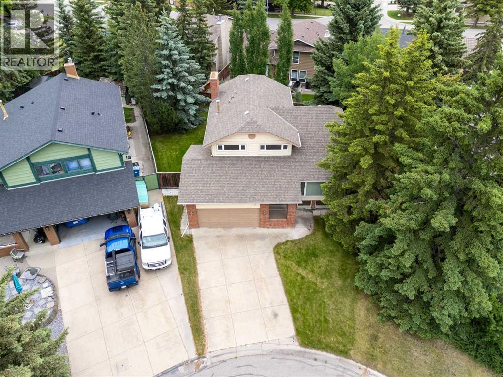 27 Woodgreen Place SW, Calgary, Alberta  T2W 4A3 - Photo 2 - A2321722