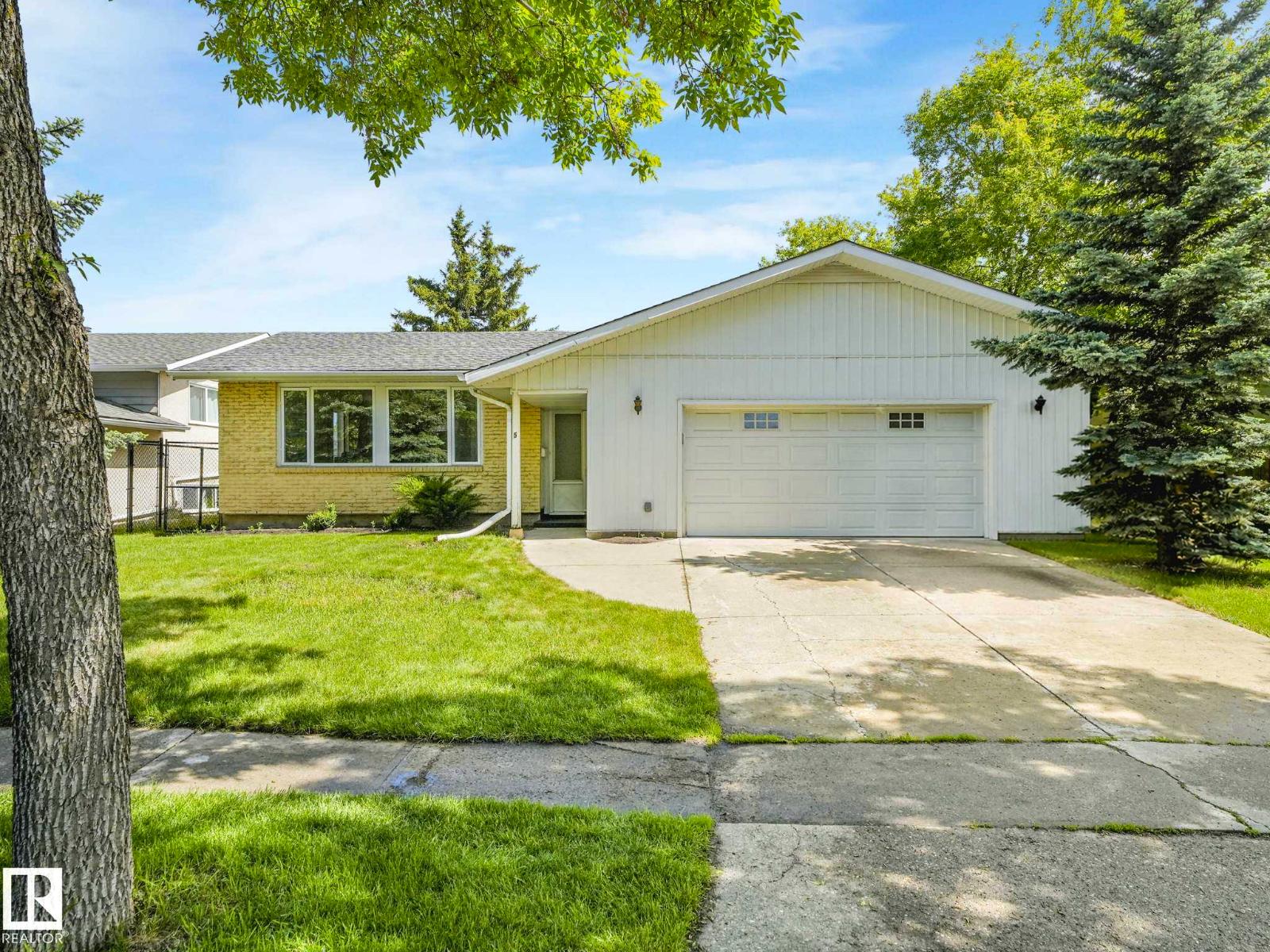5 AKINS DR, St. Albert