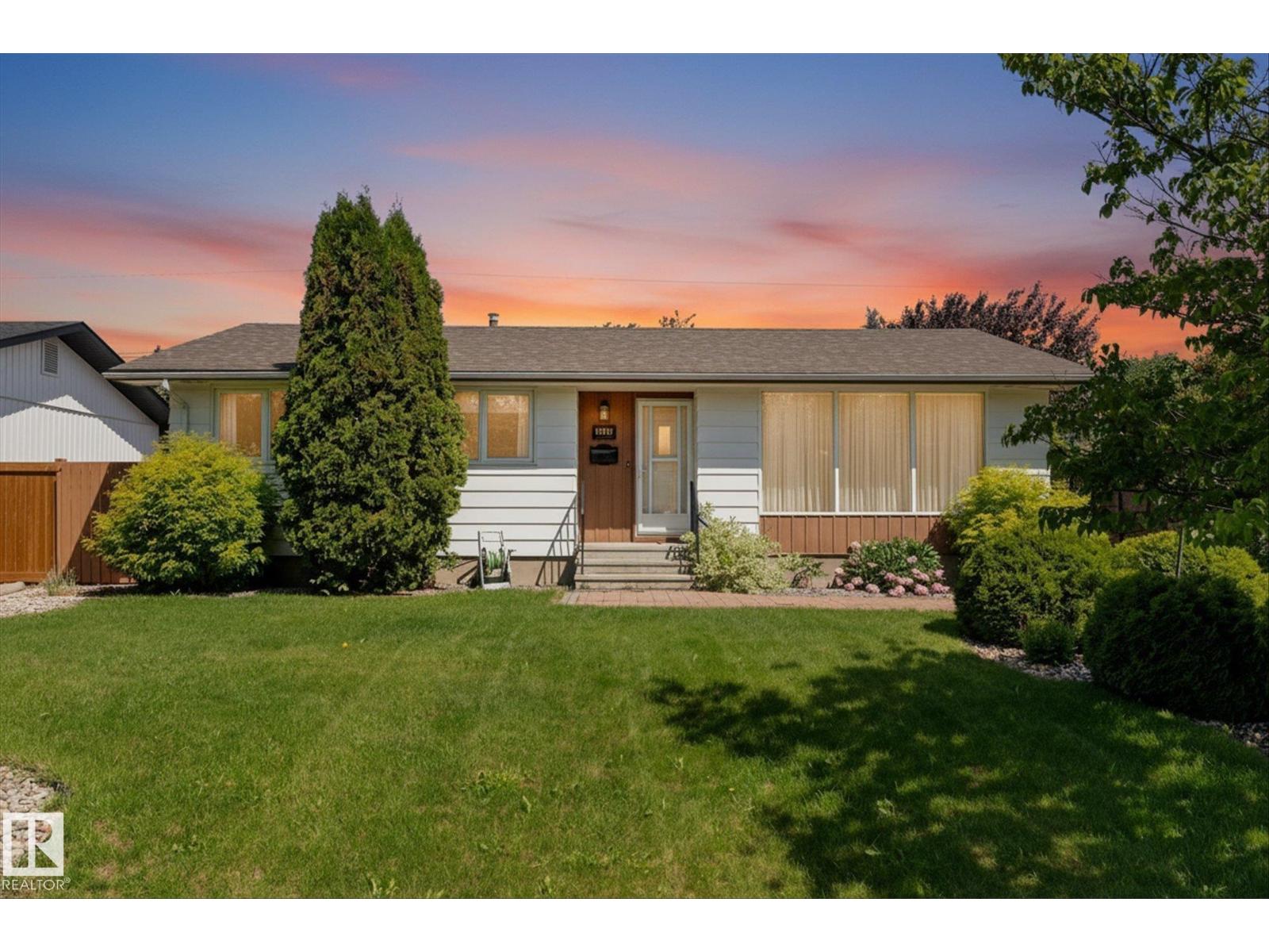 15112 76A AV NW, Edmonton, Alberta