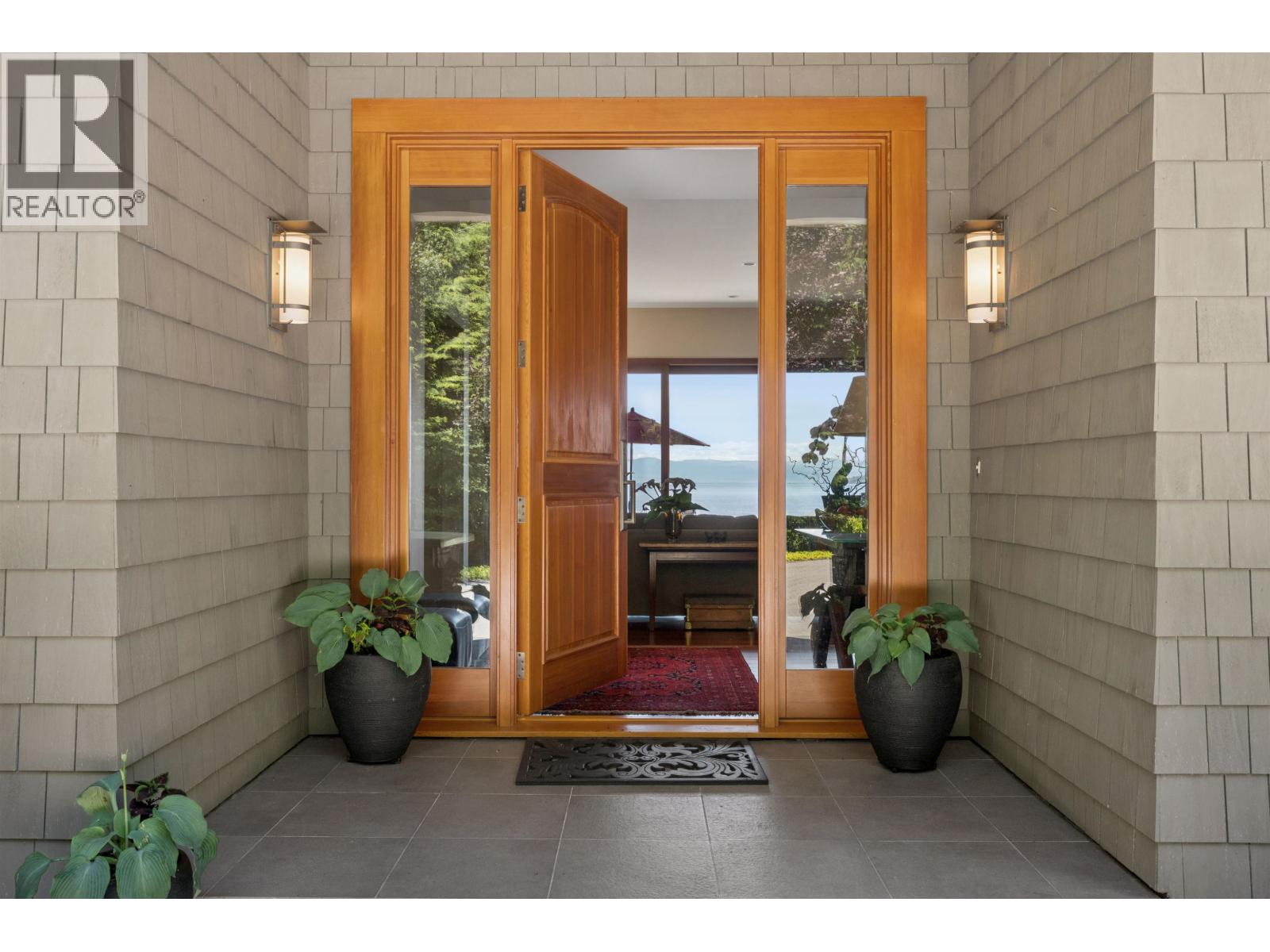 9269 Jorgensen Drive, Halfmoon Bay, British Columbia V7Z 1B4 - Photo 3 - R3137964
