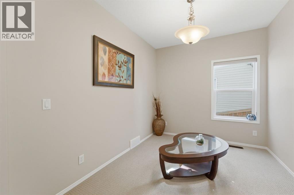 107 Everoak Green SW, Calgary, Alberta  T2Y 0J6 - Photo 4 - A2321589