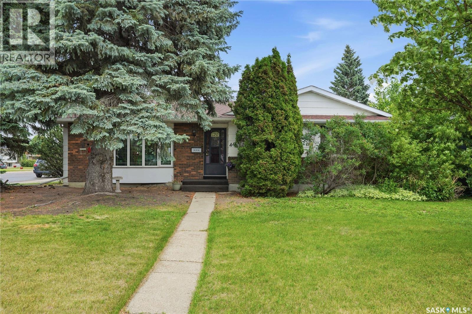 441 Capilano Drive, Saskatoon, Saskatchewan  S7K 4J6 - Photo 1 - SK040141