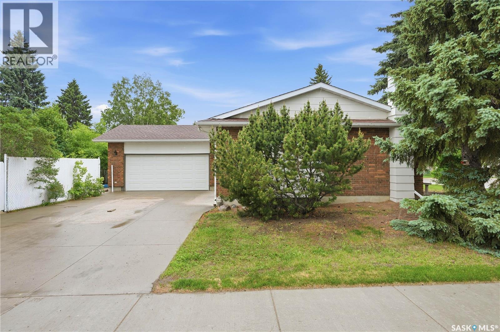 441 Capilano Drive, Saskatoon, Saskatchewan  S7K 4J6 - Photo 2 - SK040141