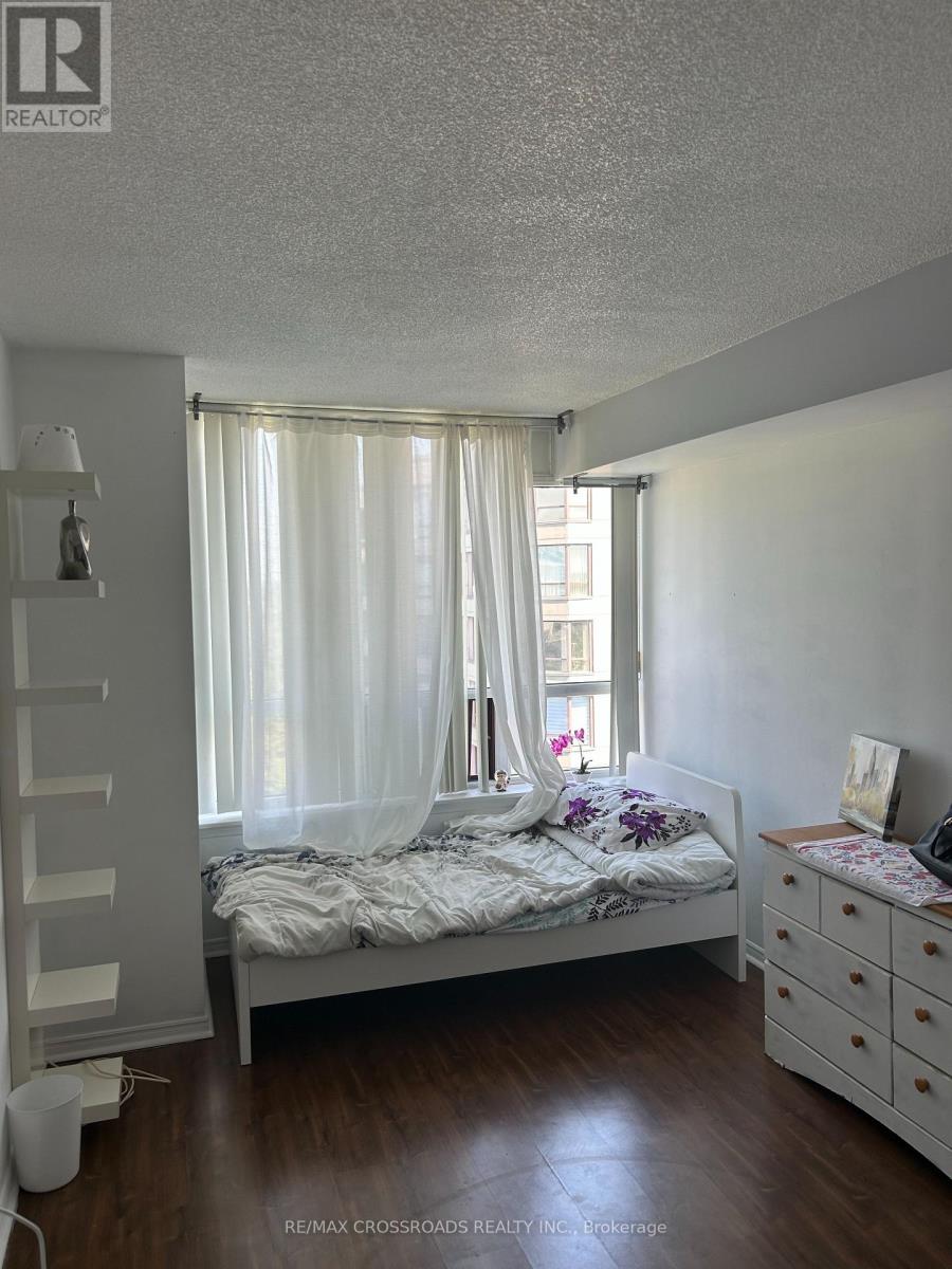 1012 - 91 Townsgate Drive, Toronto, Ontario L4J 8E8 - Photo 1 - C13469252