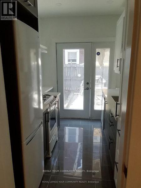 Main - 48 Ulster Street, Toronto, Ontario  M5S 1E3 - Photo 7 - C13469300