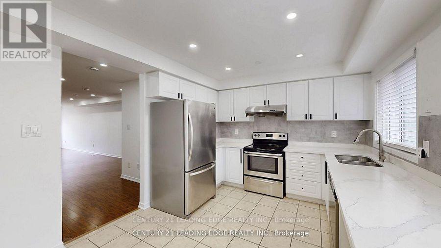 38 Rumi Crescent, Toronto, Ontario  M4A 2X6 - Photo 4 - C13468220