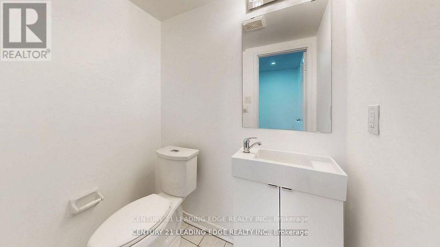 38 Rumi Crescent, Toronto, Ontario  M4A 2X6 - Photo 7 - C13468220