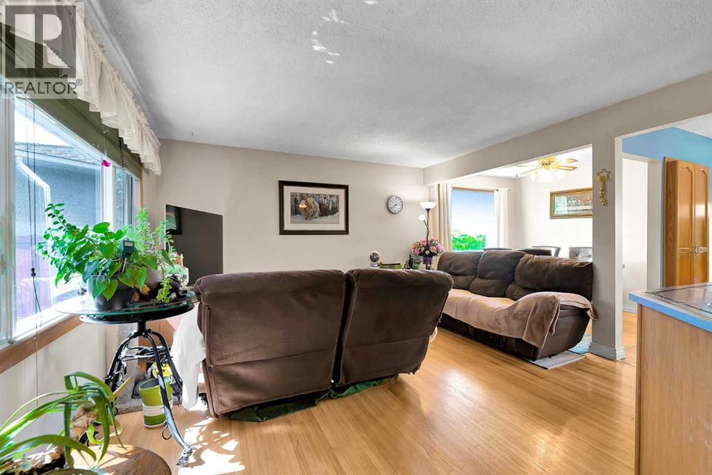 244 Travis Place NE, Calgary, Alberta  T2K 3W4 - Photo 5 - A2317176