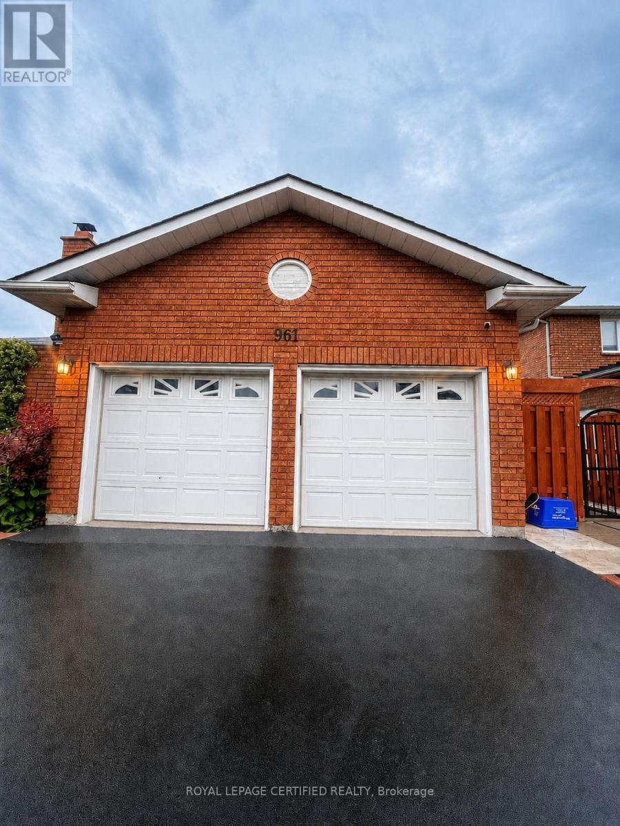 Bsmt - 961 Stargazer Drive, Mississauga, Ontario  L5V 1E9 - Photo 2 - W13469282