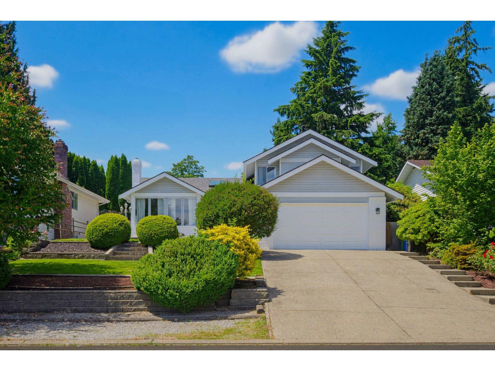 Beautifully renovated 3 bed, 2.5 bath family home in sought-after Mill Lake! Located on a quiet cul-de-sac, this move-in ready home features a dbl garage, family & living rooms, large kitchen, oversized windows, and loads of natural light. Extensive renos include kitchen, baths, flooring, paint, doors, hardware, lighting, appliances, gutters, front & rear doors and more. Spacious primary bdrm with custom California Closets. Enjoy a fully private backyard surrounded by mature hedges and landscaping. Walk to Mill Lake, trails, parks, playgrounds & pool. Minutes to shopping, schools, Abbotsford Hospital & Hwy 1. A rare opportunity in an unbeatable family-friendly location. MUST SEE!! Cul-de-sac location... (id:48254)