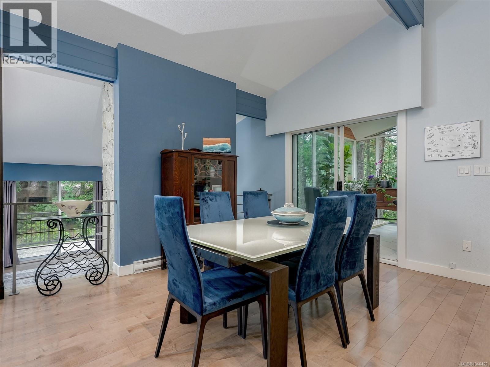 4482 Emily Carr Dr, Saanich, British Columbia  V8X 2N6 - Photo 5 - 1040423
