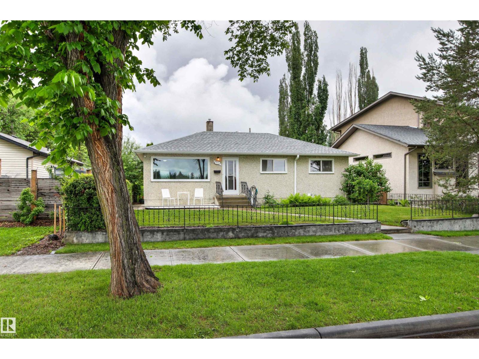 8707 69 AV NW, edmonton, Alberta