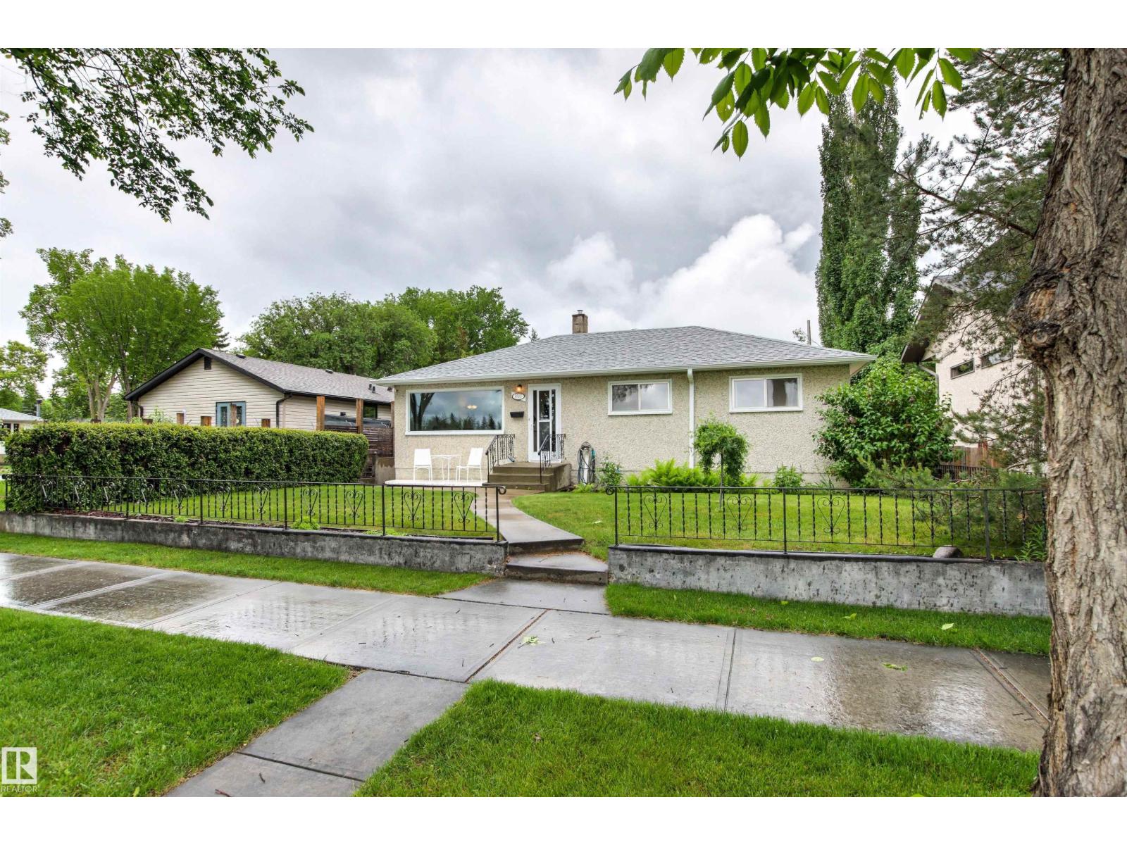 8707 69 Av Nw, Edmonton, Alberta  T6E 0R8 - Photo 3 - E4494785